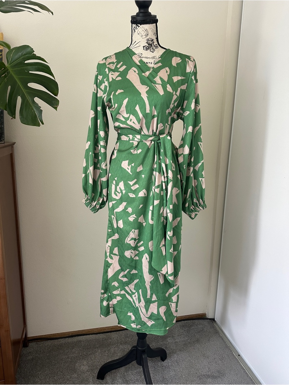 NWT DIARRABLU Lala Wrap Midi Dress Green Abstract Print | Size M (8–10)